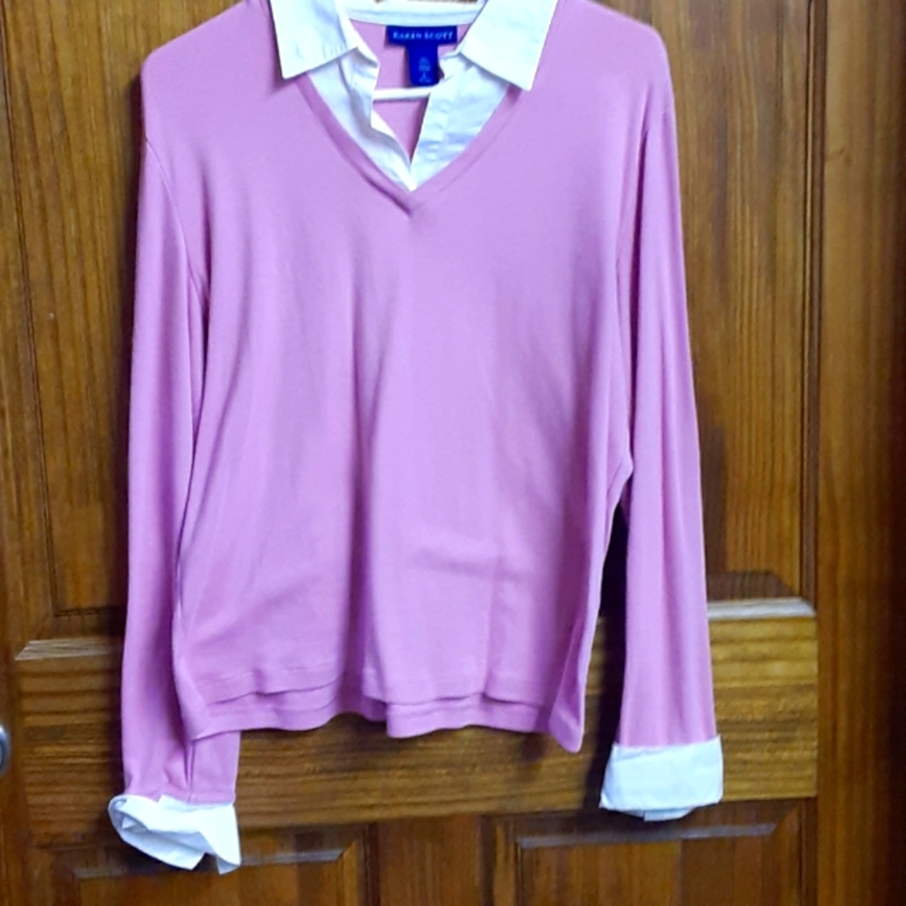 Pink sweater with white collar